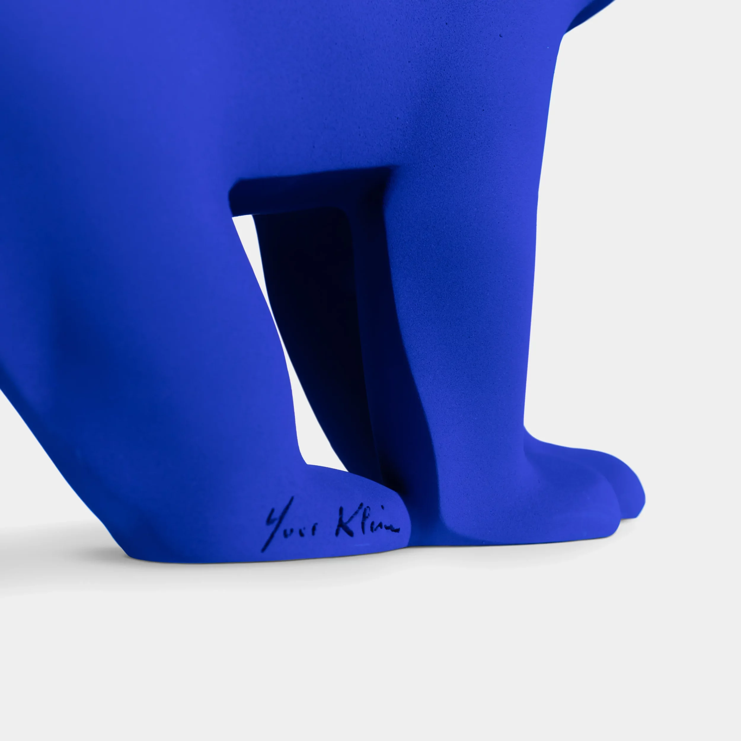 Close up on the Yves Klein signature on the IKB Pompon's bear